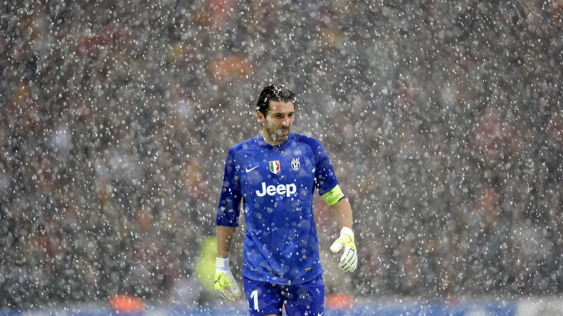 开云体育入口-山东泰山主场气氛火爆，球迷热情高涨，山东泰山球队官宣视频